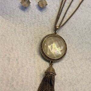 Iridescent Cream Stone Pendant Necklace Set